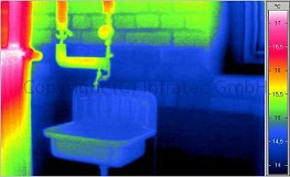 2011/07-08: Typical building damages detectable by thermography - Externally soaked wet wall (source: Infratec)